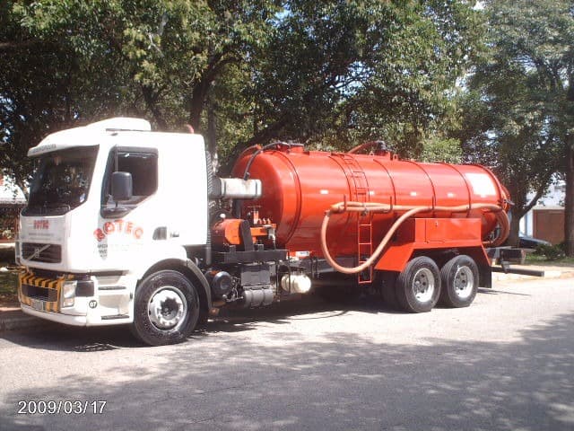 Caminhão Auto Vácuo 15m³